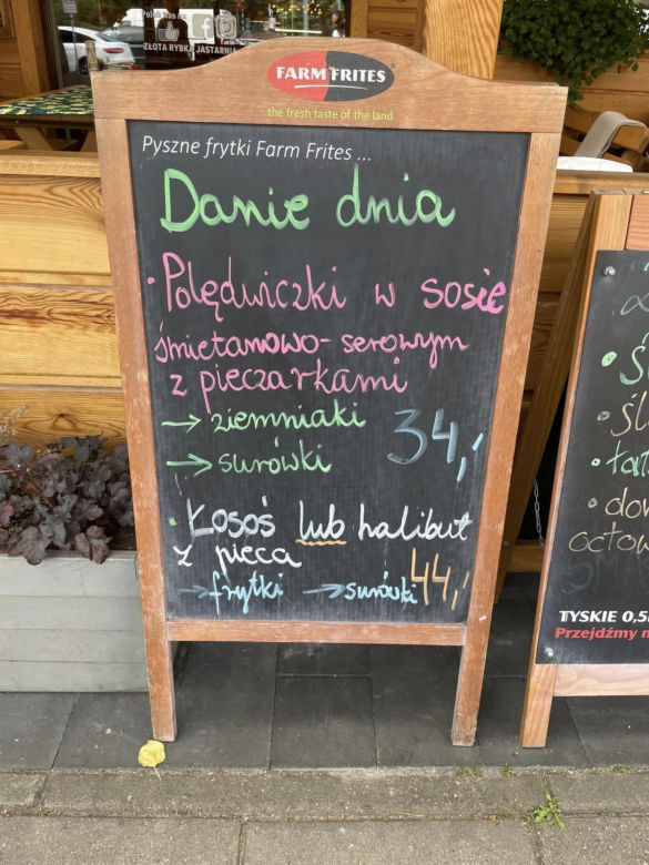 Nad Bałtykiem czy w Tatrach? Gdzie w te wakacje było drożej? Porównujemy ceny z Zakopanego i Jastarni