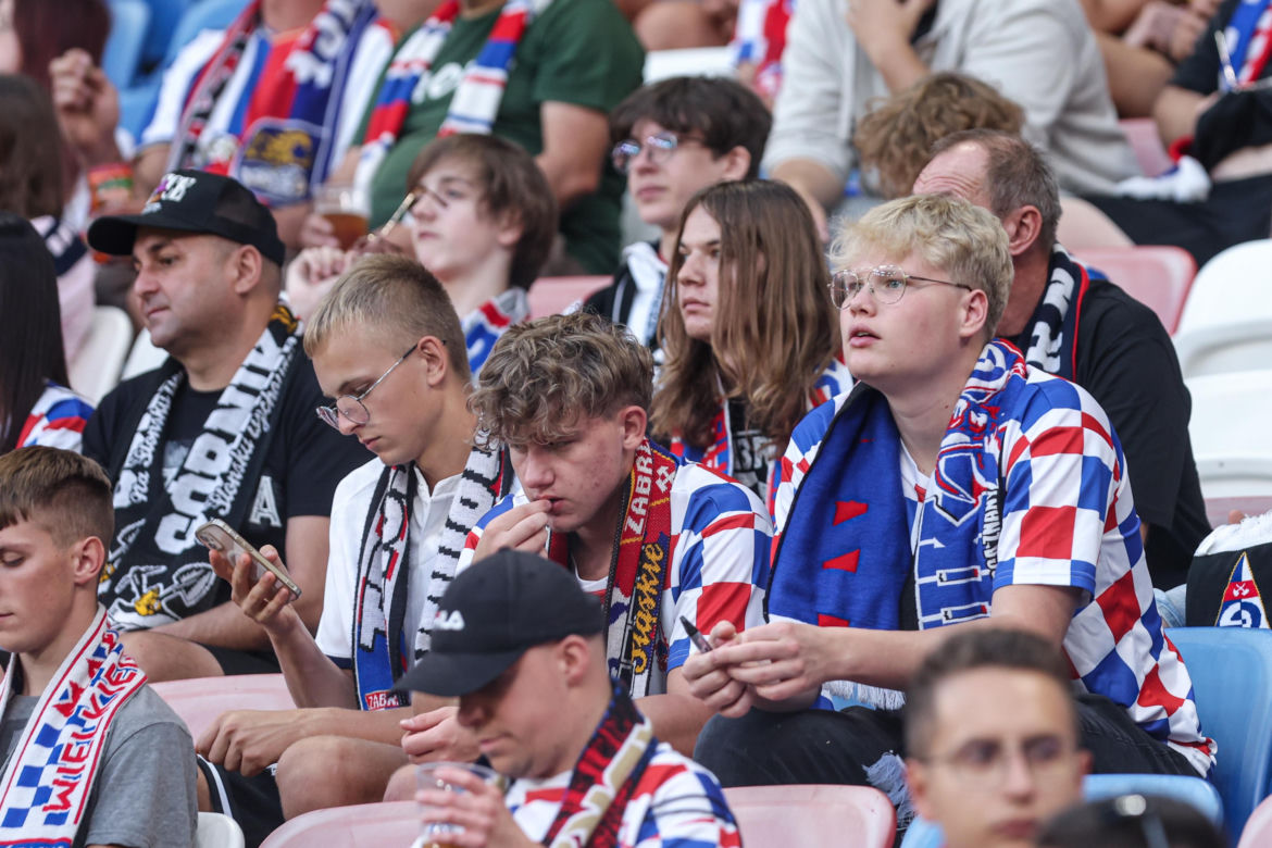 Górnik Zabrze - Termalica Nieciecza. Niesamowita atmosfera na Arenie Zabrze! Kibice Górnika dopingują swoją drużynę