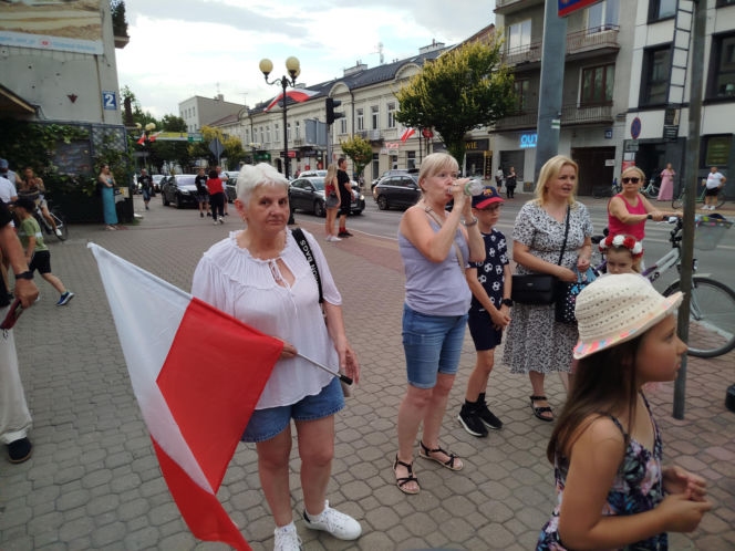 „Cześć i chwała bohaterom!”. Siedlczanie spotkali się w centrum miasta, by uczcić 82. rocznicę wybuchu Powstania Warszawskiego