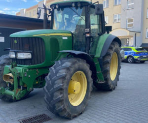 Bez kluczyka odpalił ciągnij i wyjechał na osiedle. 20-latek zatrzymany