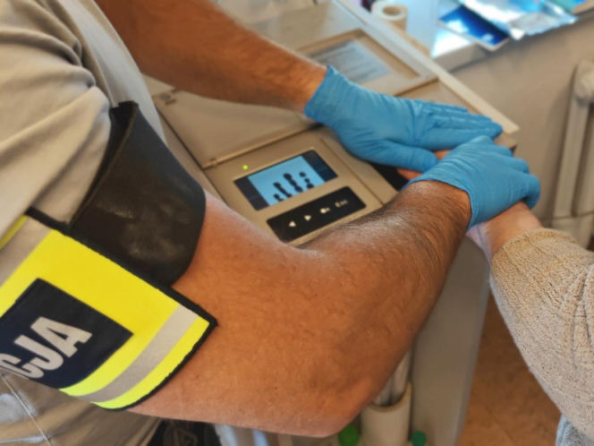 Szukali ekshibicjonisty, a znaleźli pedofila! 49-latek odpowie za obrzydliwe czyny