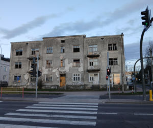 Należał do światowej sławy malarza. Dziś niszczeje przy głównej ulicy Łomży