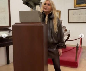 Tak nie wygląda przeciętna 69-latka! Olejnik zachwyca formą w mini