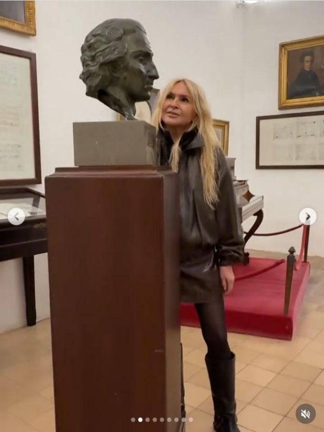 Tak nie wygląda przeciętna 69-latka! Olejnik zachwyca formą w mini