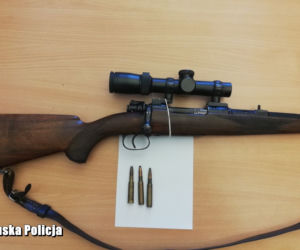 Nielegalne fanty w Żaganiu. Karabin MAUSER z amunicją, linia produkcyjna i lewy tytoń!