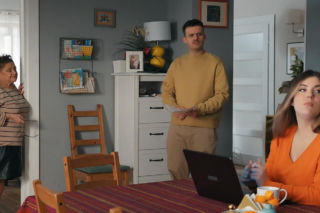 Barwy szczęścia odc. 3380. Lucyna (Grażyna Zielińska), Agata (Natalia Zambrzycka), Ignacy (Olaf Staszkiewicz)