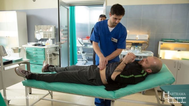 Na dobre i na złe odc. 602. Adam Krajewski (Grzegorz Daukszewicz), Remigiusz (Mateusz Lasowski)
