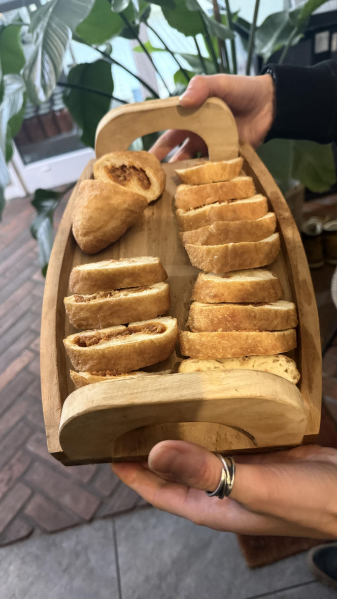 Pączek z paprykarzem kamieńskim