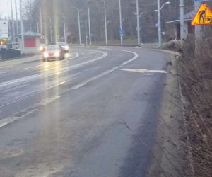 Oznakowanie na ulicy Arkońskiej wprowadza w błąd kierowców