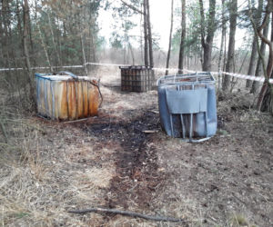 8 tysięcy litrów rozpuszczalnika lesie pod Wołominem