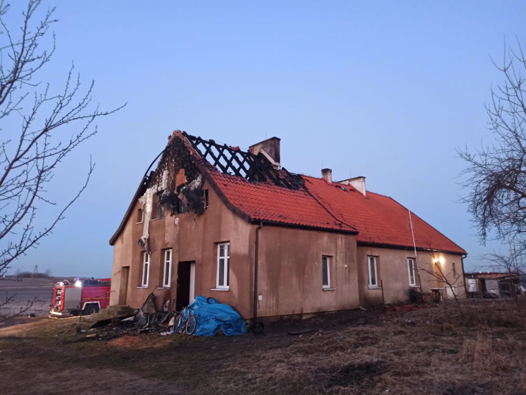 Dwie osoby zginęły w pożarze! Wielka tragedia pod Bartoszycami [ZDJĘCIA]