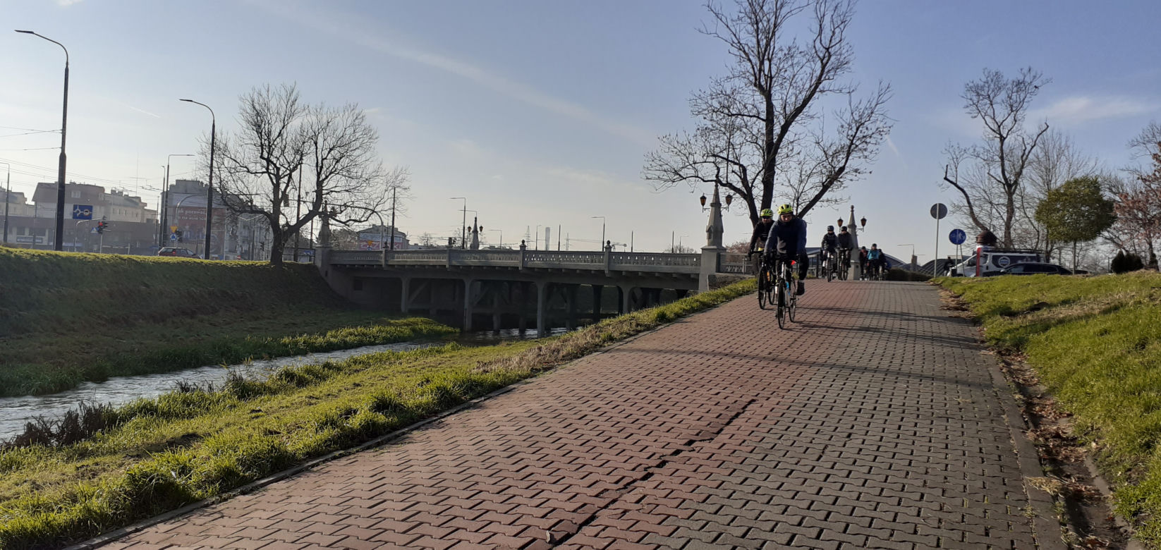 Lubelscy rowerzyści wyruszyli. Pokonają 103 kilometry w 103. rocznicę odzyskania niepodległości [GALERIA]