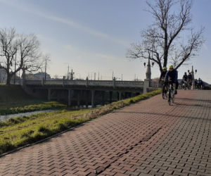 Lubelscy rowerzyści wyruszyli. Pokonają 103 kilometry w 103. rocznicę odzyskania niepodległości [GALERIA]