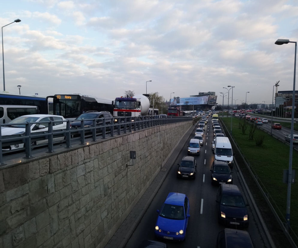 220 tysięcy samochodów codziennie wjeżdża do Krakowa.