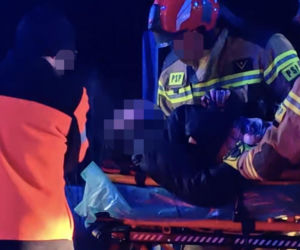 Dachował i wpadł do rzeki