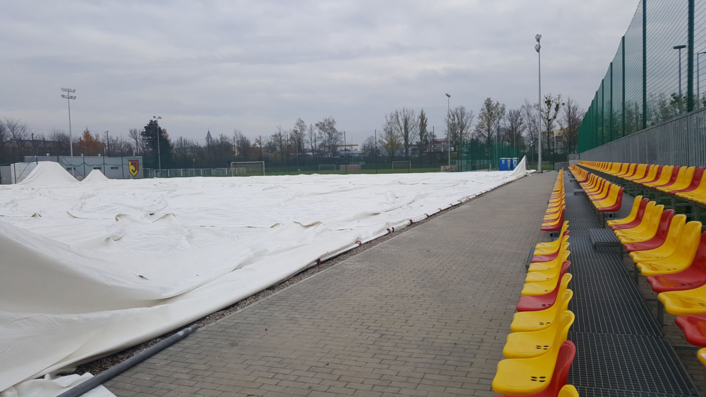 Jagiellonia Białystok. Przy ul. Elewatorskiej powstaje gigantyczny balon