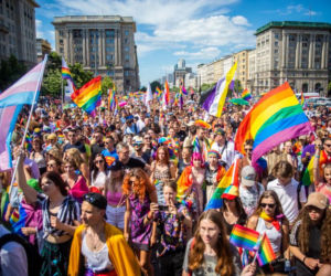 Tęczowa Parada przejdzie przez Warszawę. Będzie głośno. Będzie kolorowo. Będą utrudnienia