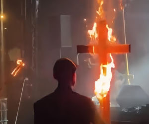 Podpalili krzyże na festiwalu w Chwałkowie
