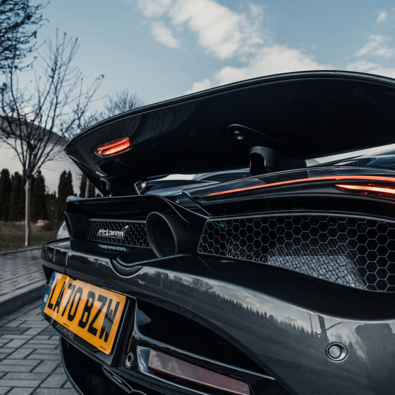 Hubert Hurkacz w McLarenie 720S Coupe