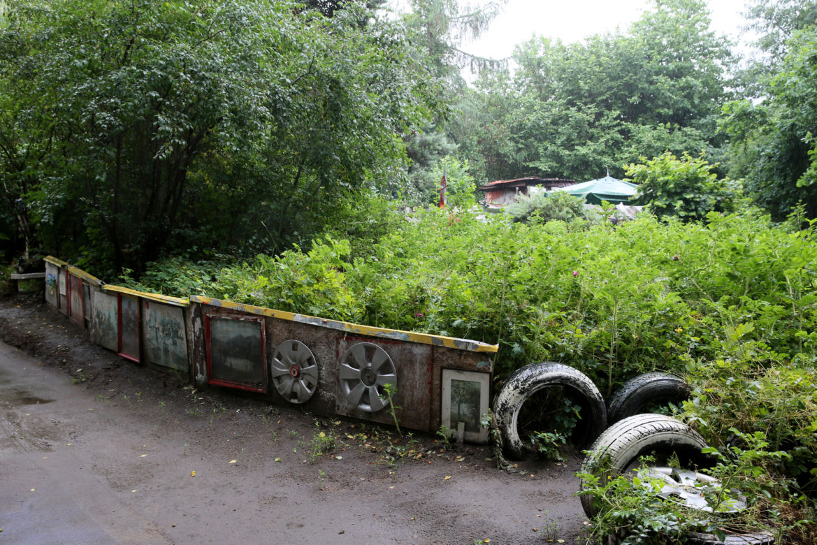 Wytną drzewa żeby zrobić Park Aktywności Rodzinnej. Mieszkańcy Wawra wściekli