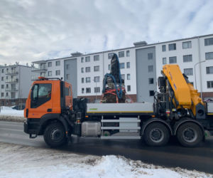 Olsztyn: Słynna rzeźba zniknęła sprzed dawnego hotelu. Co się z nią stało? [ZDJĘCIA]