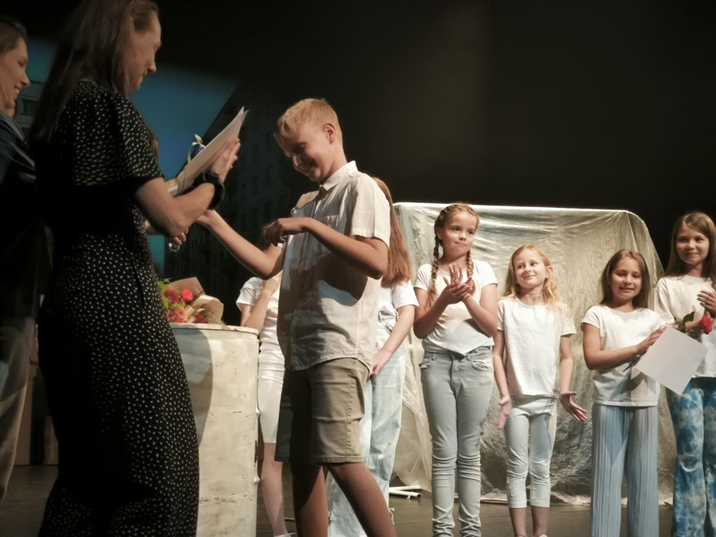Spektakl na zakończenie warsztatów teatralnych w Teatrze Miejskim w Lesznie 