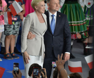 Wybory 2020. Duda gratuluje Trzaskowskiemu. Został wybuczany przez własny sztab