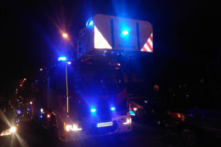 Mikołów: Nocny pożar autobusu przy zjeździe z DK81 na DK44 [WIDEO]