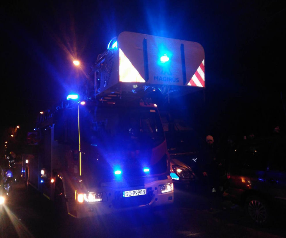 Mikołów: Nocny pożar autobusu przy zjeździe z DK81 na DK44