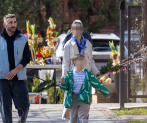 Rafał Maserak tańczący z palmami