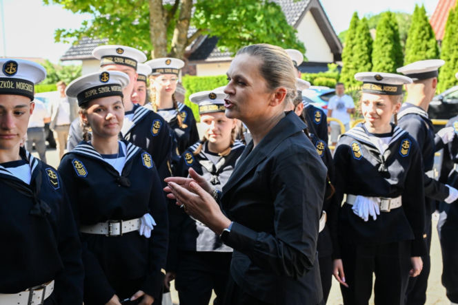 Barbara Nowacka na koniec roku szkolnego pojechała do Darłowa