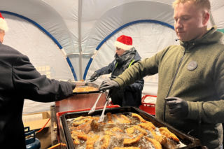 Przedświąteczny karp dla Krakowa. Wiemy, gdzie i kiedy będzie można udać się na bezpłatny poczęstunek