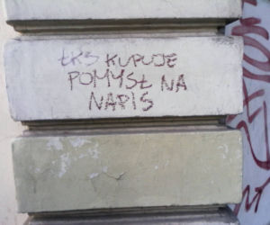 Widzew nosi czapkę z dupki od chleba, a ŁKS je komary... Derby Łodzi na murach