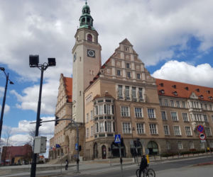 Olsztyn gasi światło dla planety. Ratusz w ciemności podczas Godziny dla Ziemi