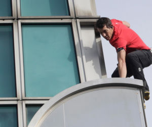 Kim jest Alex Honnold? Wszedł na wieżowiec bez zabezpieczeń