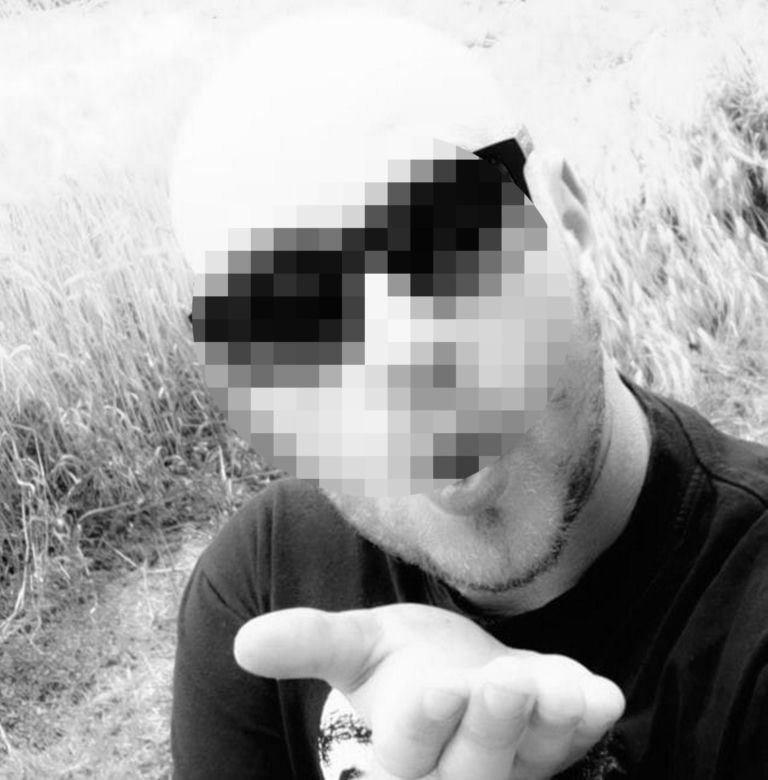  Cała wieś pożegnała zamordowanego Mateusza (†23 l.) i kolorowymi kwiatami zasypała jego grób