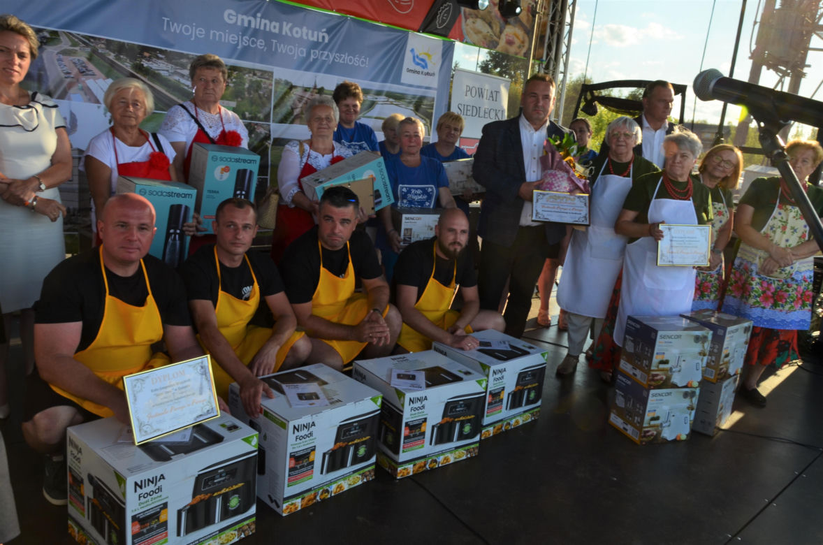 W konkursie na najlepsze pierogi w powiecie Siedleckim w 2025 roku zwyciężył męski zespół KGW „Sami Swoi” z Kotunia! 