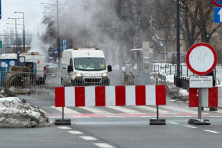 Pęknięta rura paraliżuje Wolę. Górczewska zamknięta na tydzień po awarii ciepłowniczej