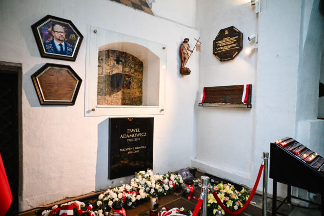 Grób Pawła Adamowicza w rocznicę tragedii