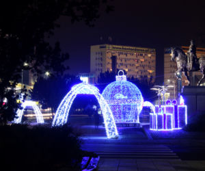 Iluminacja świąteczna na pl. Lotników