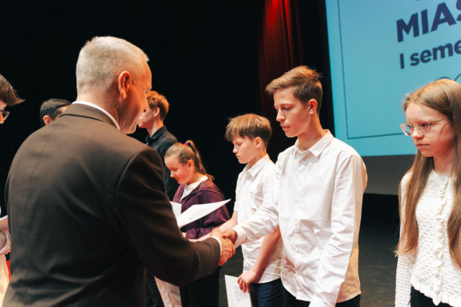 Najzdolniejsi uczniowie odebrali stypendia Prezydenta Miasta Siedlce