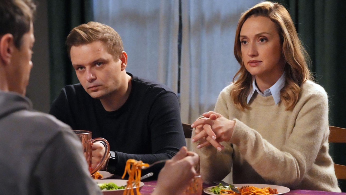 Barwy szczęścia odc. 3369. Asia Sokalska (Anna Gzyra), Hubert (Marek Molak), Daniel (Marcin Bikowski)