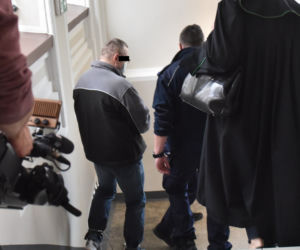 Robert B. gwałcił córkę i pasierbicę przez kilka lat