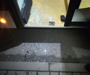 Ostrzelanie autobusu pod Krakowem. Kierowca i pasażerowie cudem uniknęli śmierci!