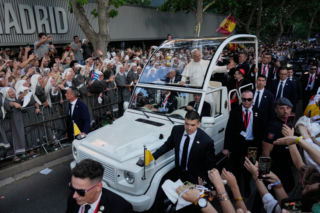 Papież Leon XIV w Madrycie. Tłumy na mszy na Plaza de Cibeles i wielka procesja Bożego Ciała