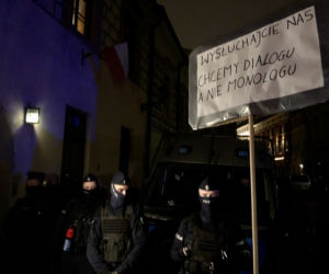 Protest przeciwko kardynałowi Stanisławowi Dziwiszowi w Krakowie