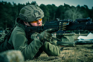 Żołnierze 10 Wrocławskiej Brygady Łączności na poligonie. Intensywne szkolenie i strzelanie z karabinów BOR