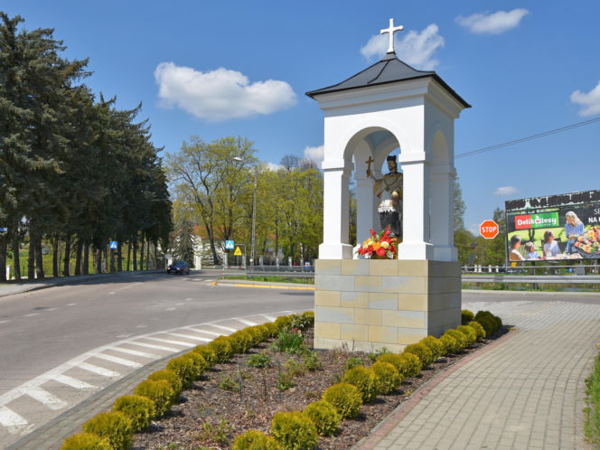 To miasto ma jeden z najpiękniejszych ratuszy w Małopolsce. Leży blisko najcieplejszego miejsca w województwie