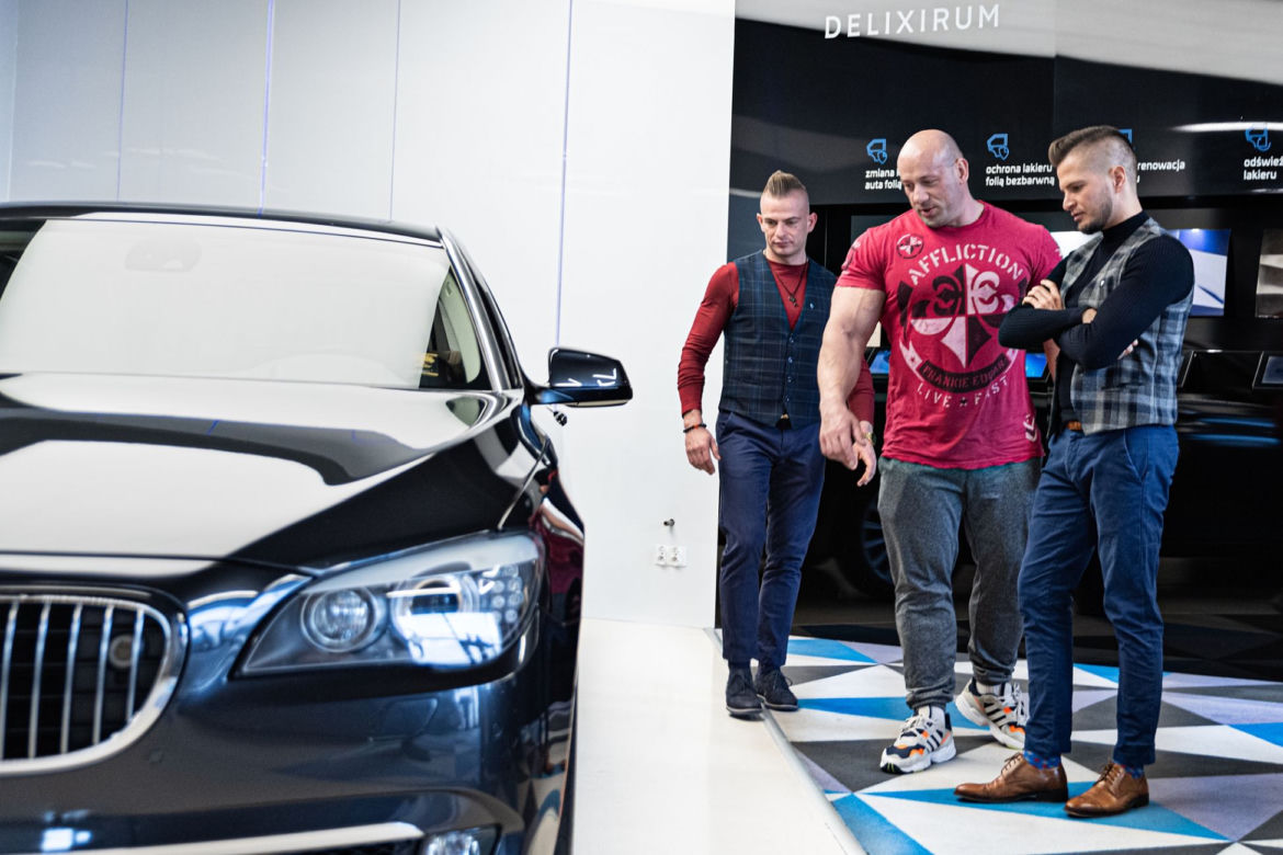Robert Burneika jeździ wycackanym BMW 750Li