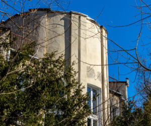 Dom przy Obrońców 25 na Saskiej Kępie